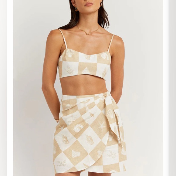 DISSH linen set is size 8. - Picture 3 of 10